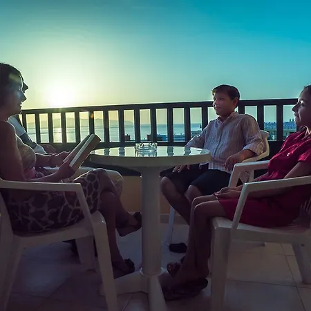 Laguna Park 1 Адехе